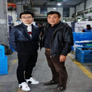 把舊產(chǎn)品當(dāng)廢品賣(mài)掉，浙江“廠二代”做出智能垃圾桶：不要利潤(rùn)要品牌
